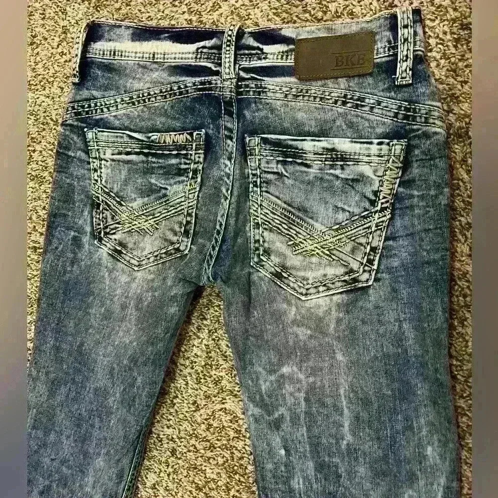 BKE Buckle Aiden Bootleg size men 27R Low Rise Distressed Jeans Acid Rinse Wash